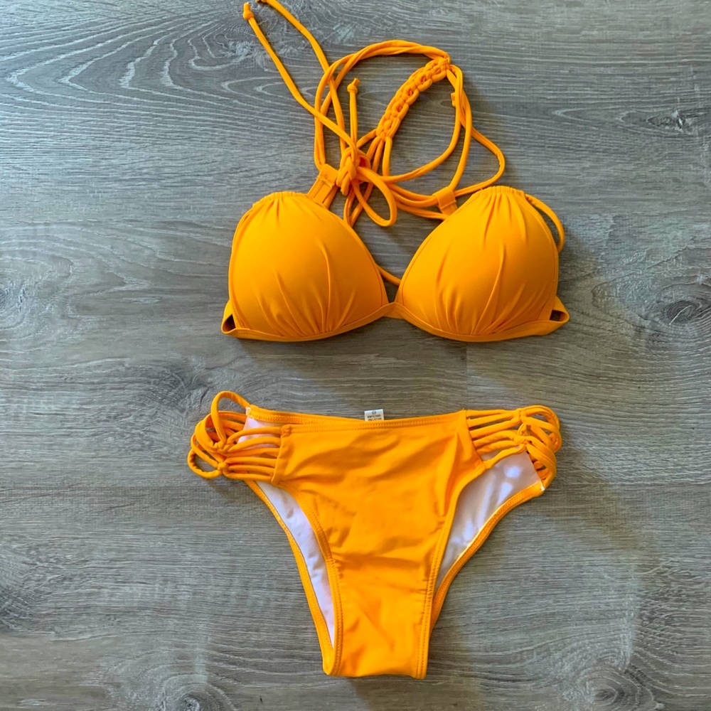 2 PIECE BATHING SUIT - New without tags